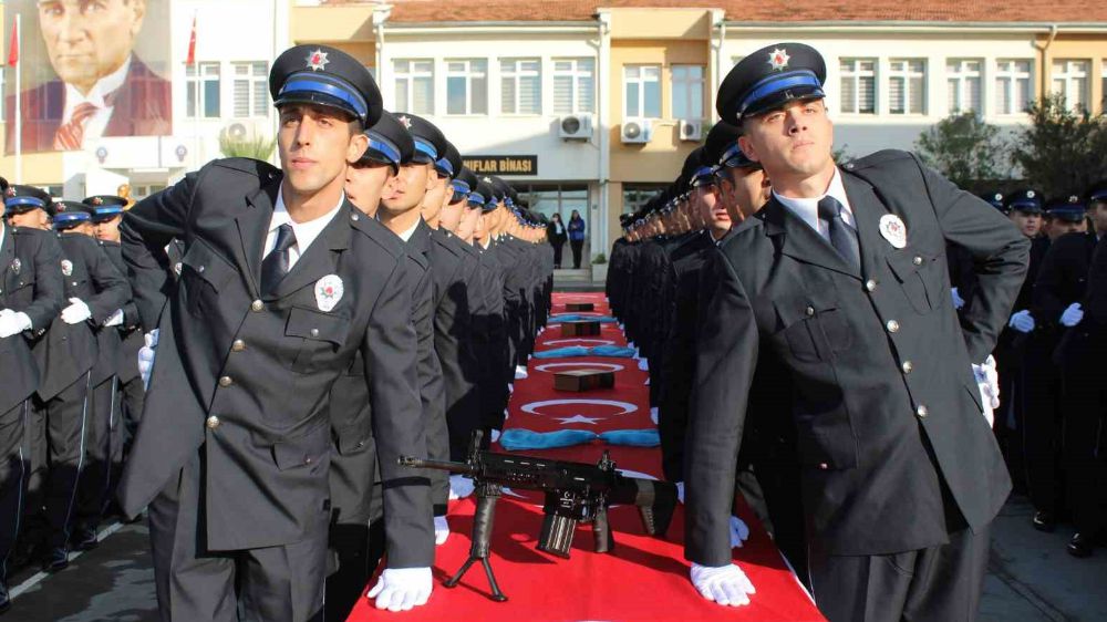 Aydın Polis Okulu polis adaylarına tören düzenledi