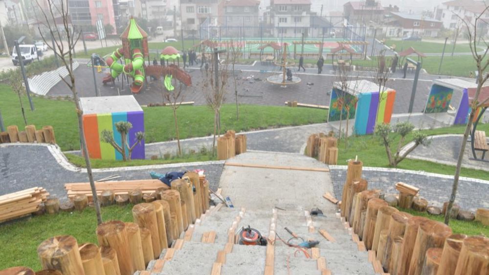 Başkan Dinçer Orkan inşa edilen parkta çalışmaları inceledi