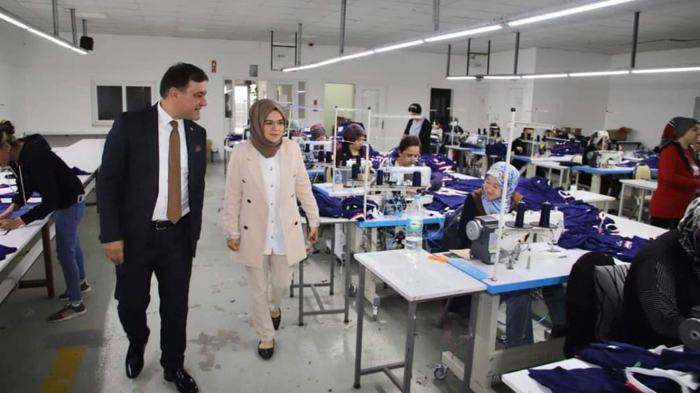 Başkan Öztürk Duyurdu Elmalı'da HMT Tekstil elaman alımı  yapıyor