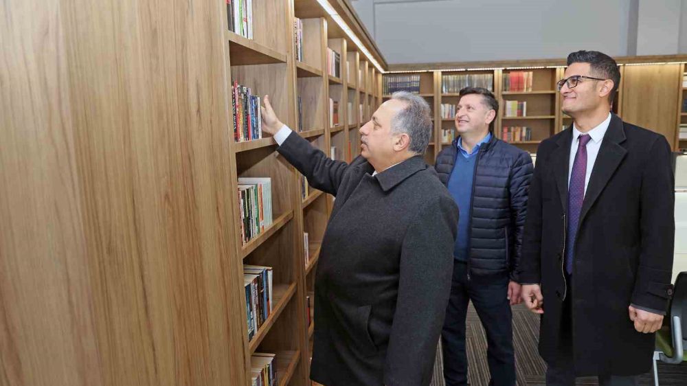Başkan Yalçın  Kütüphaneleri gezdi 