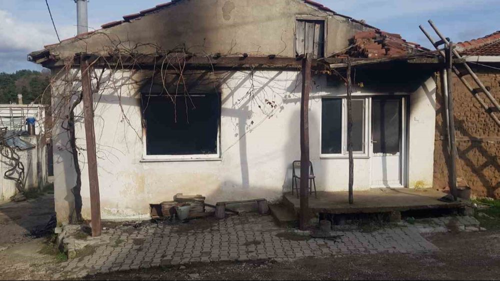 Bayramiç’te ev yangında yaşlı kadın hayatını kaybetti