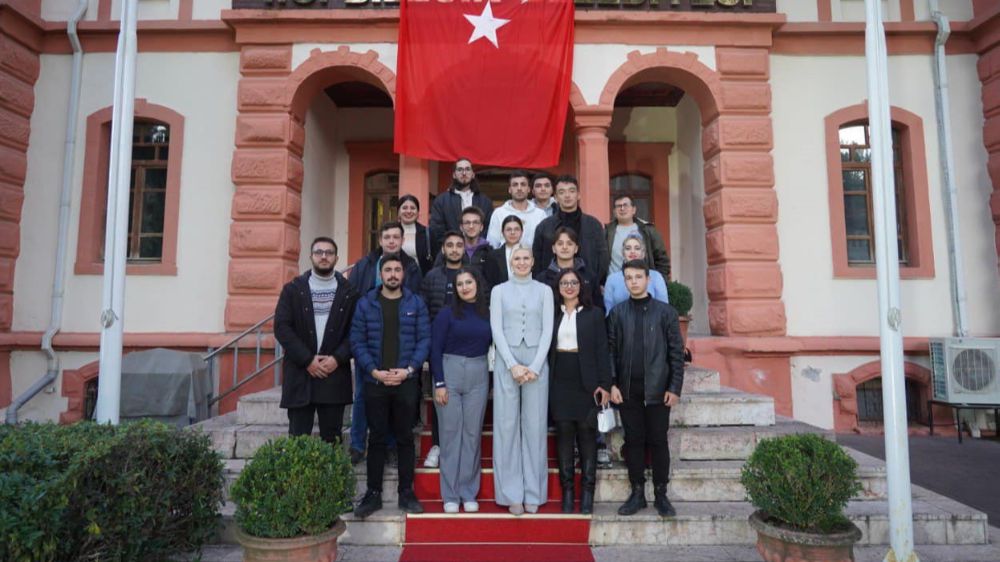 Belediye Başkan V. Melek Mızrak,  Öğrencilerin yeni yıl dileklerini dinledi