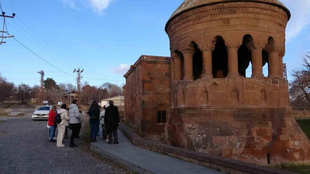 Bitlis'te Ahlat Selçuklu Mezarlığına ziyaretçi akını