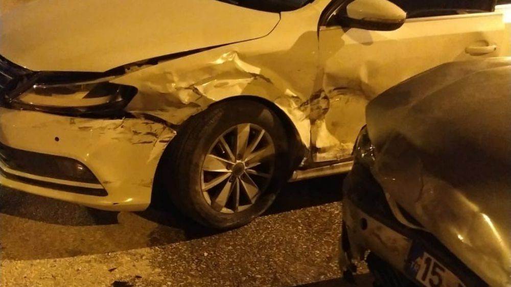 Burdur'da Trafik Kazası: 2 otomobil Çarpıştı, 5 Yaralı