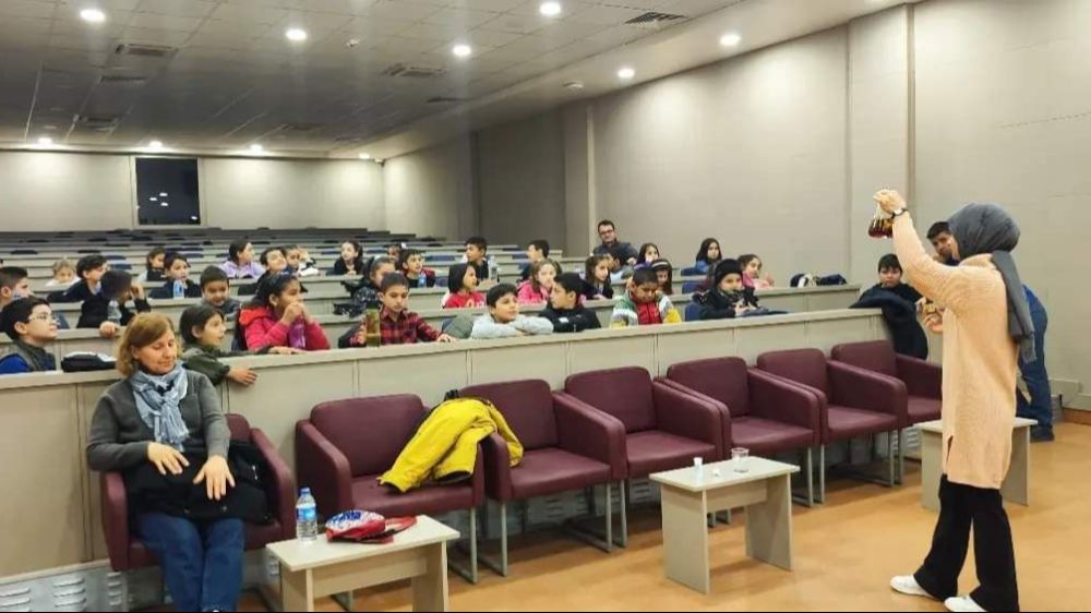 Burdur İl Halk Kütüphanesi, Yazıköy İlkokulu Öğrencilerine Kapılarını Açtı
