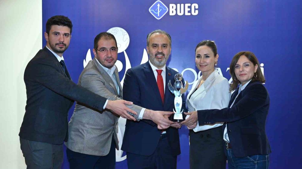 Bursa Büyükşehir Belediye Başkanı Alinur Aktaş, Çevre Ödülüyle Onurlandırıldı