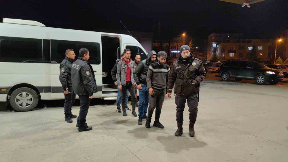 Bursa'da ülkeye kaçak giren 28 şahıs yakalandı