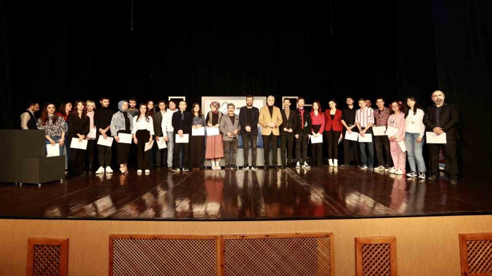 Büyükşehir Tiyatro Okulu  2023 mezunları verdi