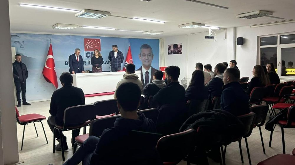 CHP İl Binasında Gençlerin Gözünden Yerel Yönetimler toplantısı