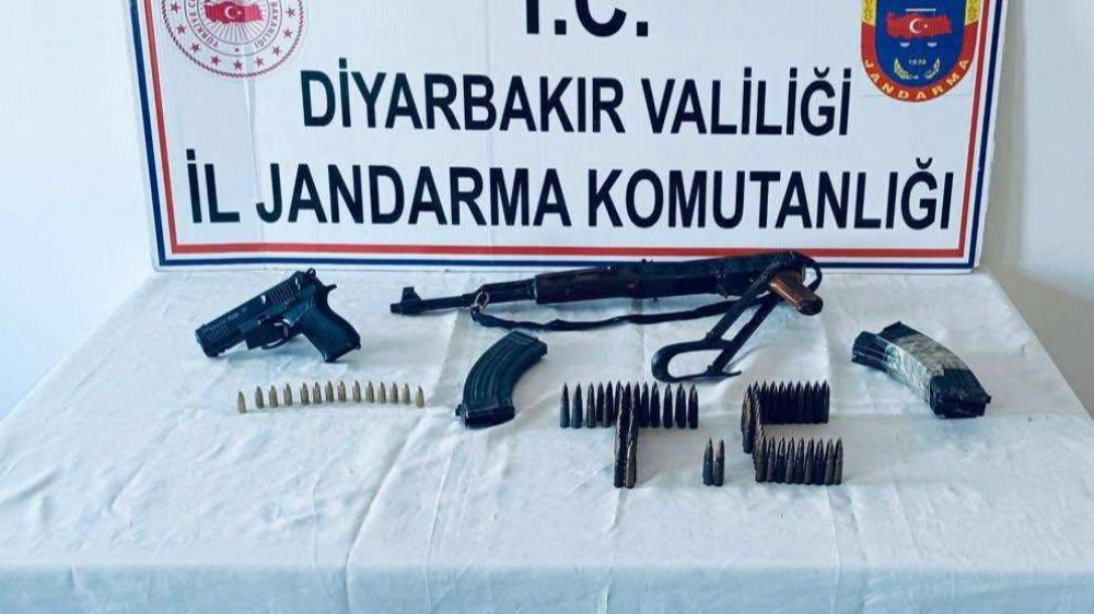 Diyarbakır'da jandarma ekiplerinden ruhsatsız silah operasyonu