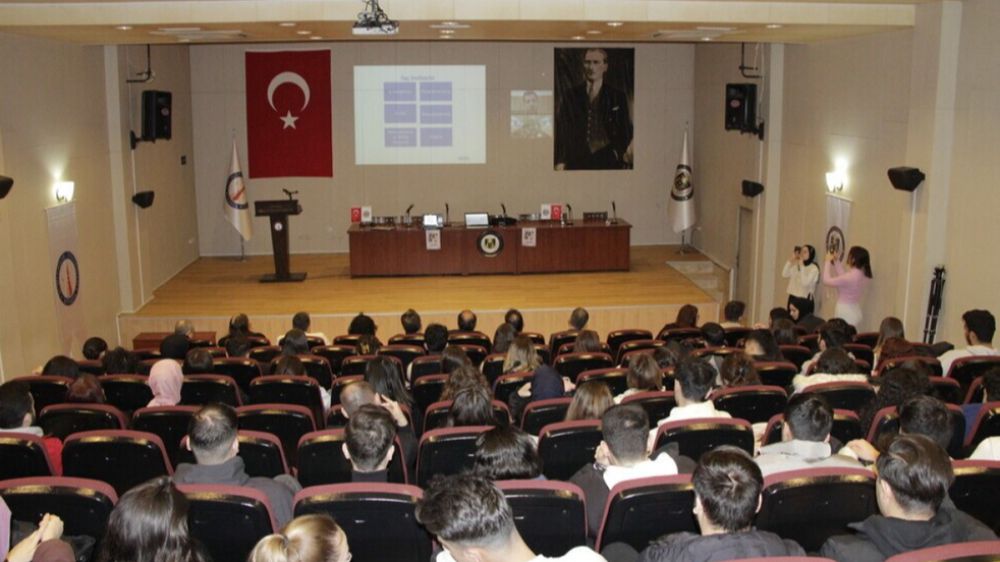 DPÜ’de “Türkiye’de İlaç Endüstrisi”  konferansı