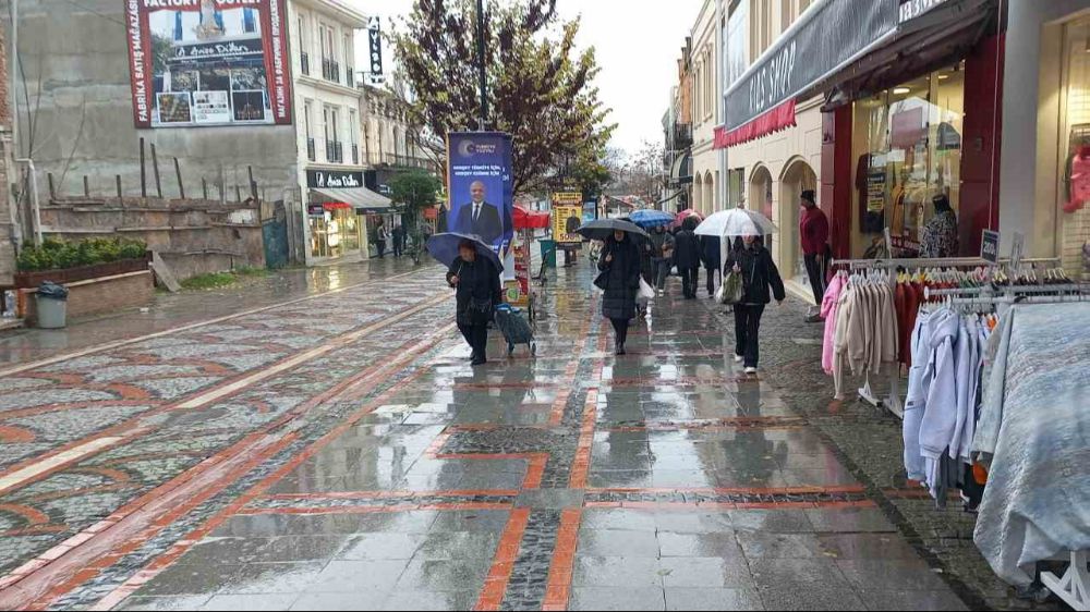 Edirne'de sağanak yağmur sevinçle karşılandı