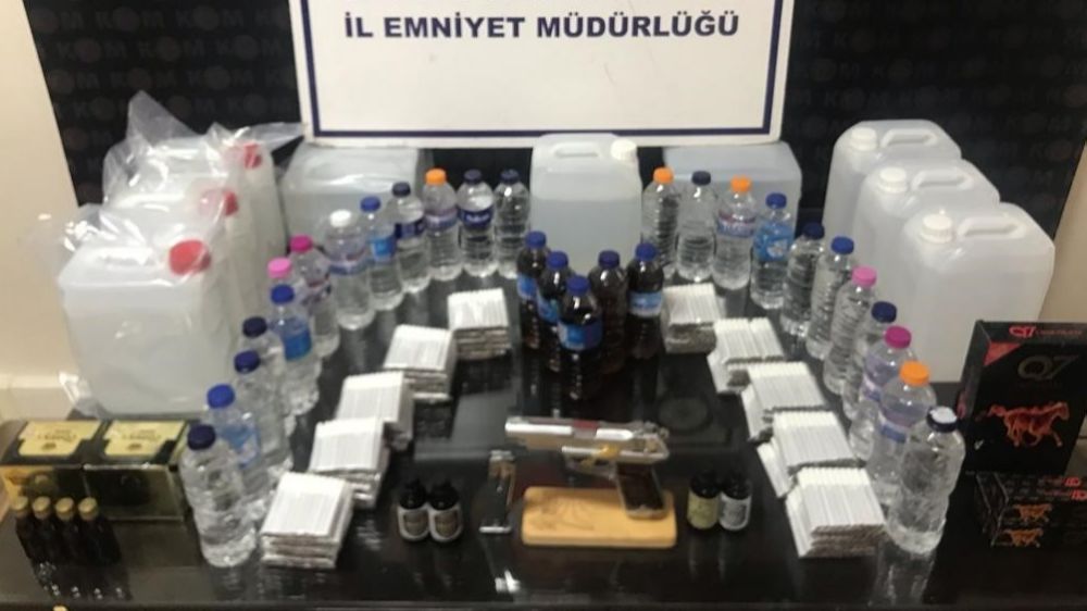 Edremit'te polis ekiplerinden sahte içki operasyonu
