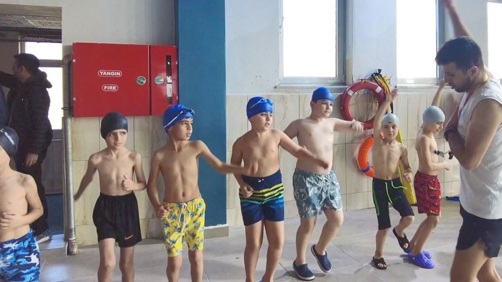 Erciş’te 20 bin öğrenci yüzme eğitimi verildi