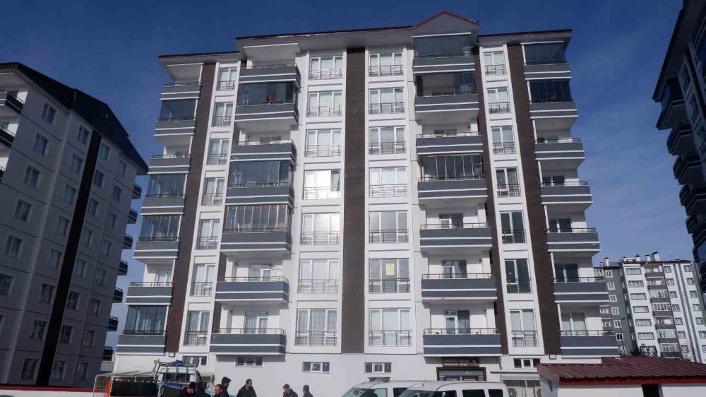 Erzurum'da bir kadın apartmanın 4. katından düştü