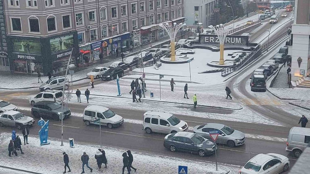 Erzurum’da kar yağışının etkisi devam ediyor