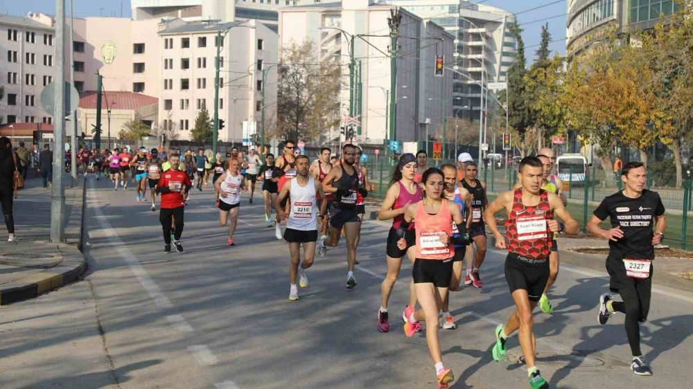 Gazi Yarı Maratonu herkesin beğenisini topladı