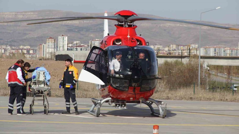 Helikopter ambulans 5 aylık bebek için havalandı