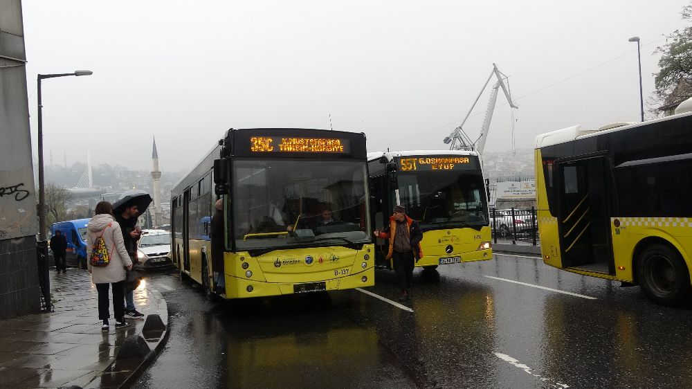 İETT Otobüs Arızası Nedeniyle Unkapanı Köprüsü'nde Trafik Felci Oluştu