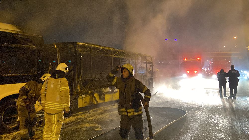 İETT otobüsü alevlere teslim oldu