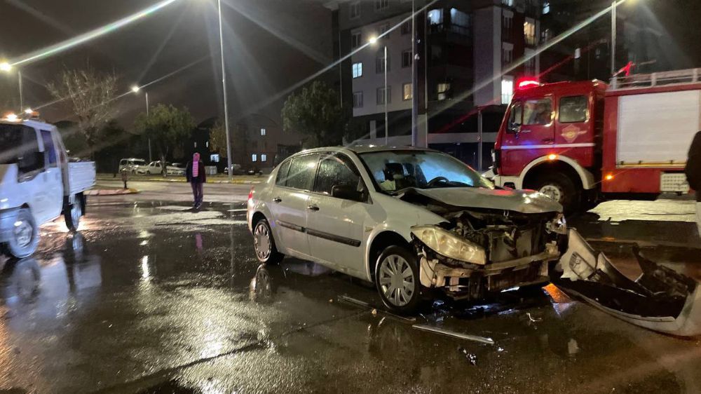 Isparta'da Kaza: Çarpışan Otomobillerde 2 Yaralı, Sağlık Durumları İyi