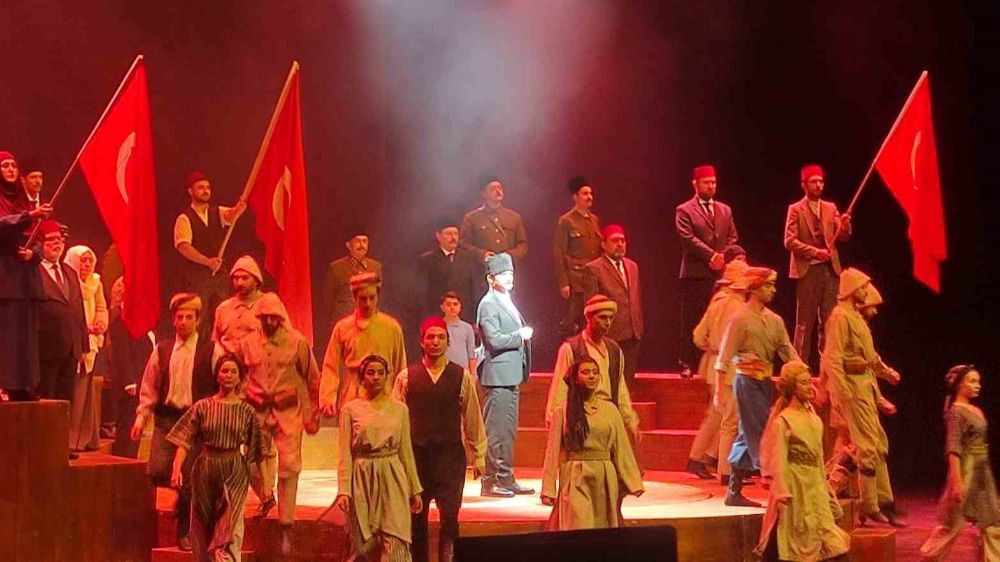 İstanbul'da 'Cumhuriyete Doğru' tiyatro oyunu