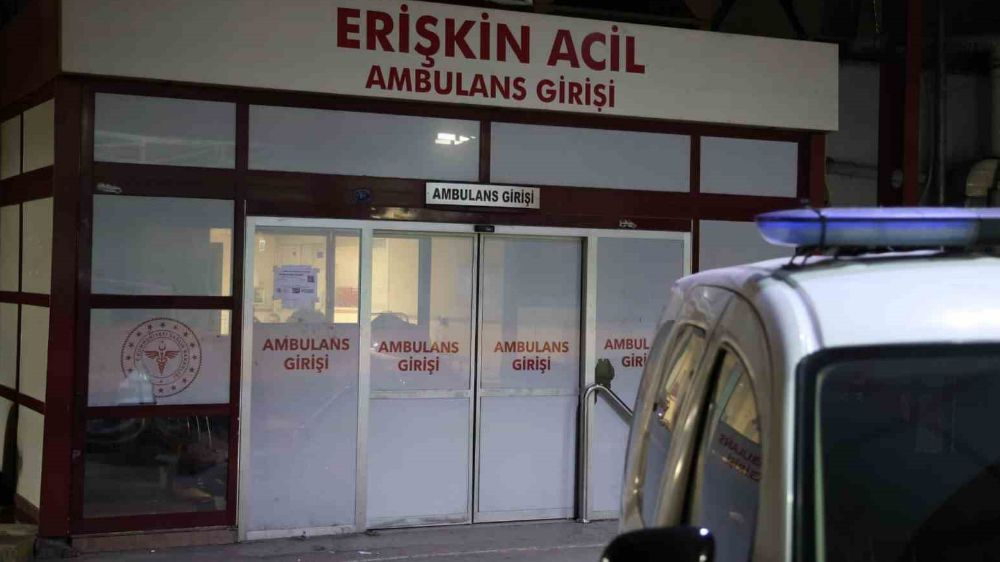 İzmir Konak'ta Bıçaklı Kavga: Yaralı Şahıs Hastanede Husumetlisinden Bir Kez Daha Saldırıya Uğradı