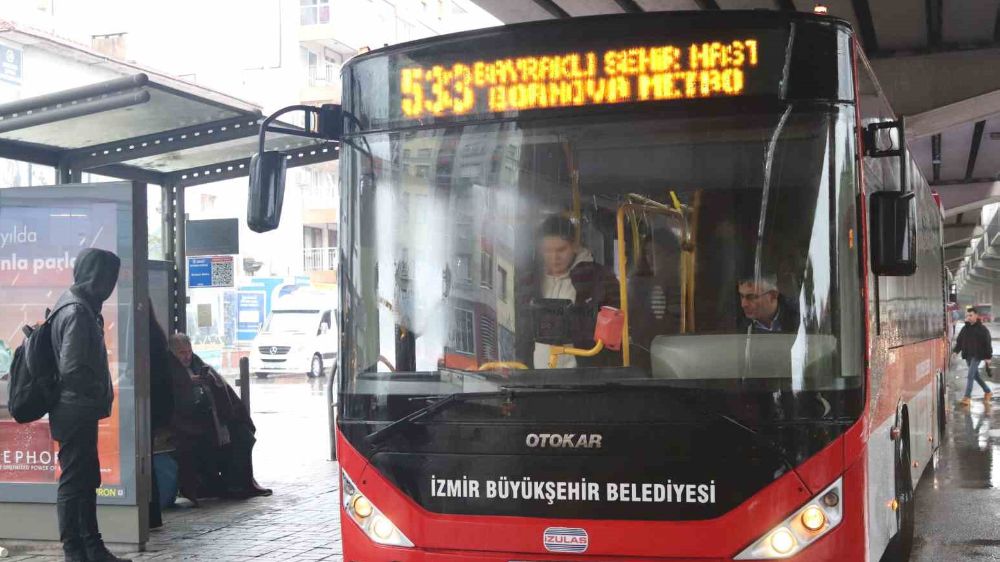 İzmir Şehir Hastanesine ulaşımı vatandaşları zorluk yaşatıyor 