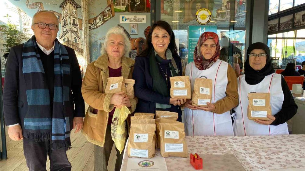 İzmit Belediyesi, Üretici Kadınları Gülümse Kafe'de Ağırlıyor
