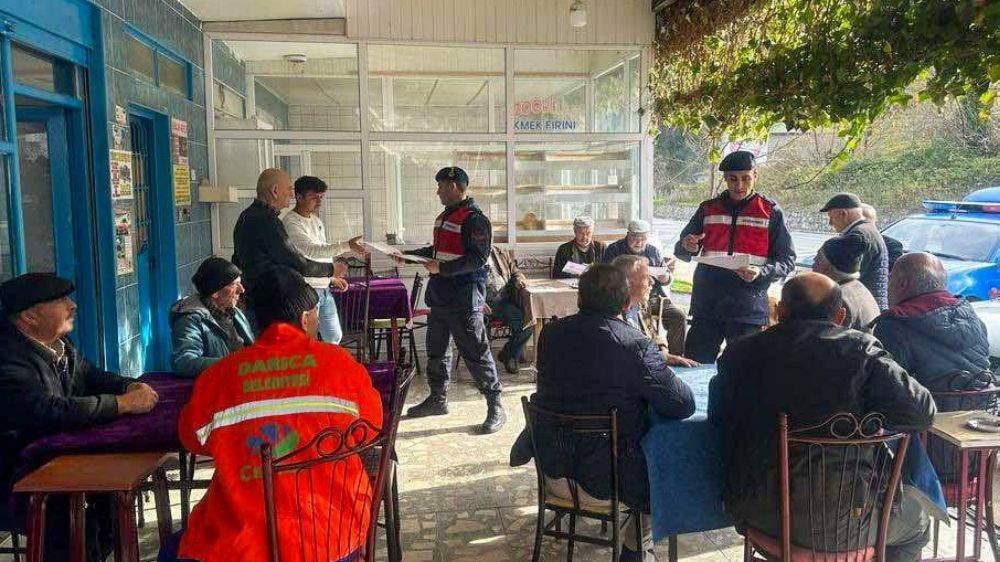 Jandarma ekipleri Sinoplu vatandaşları fırtına için uyardı