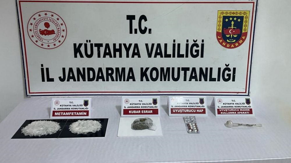 Jandarma şüpheli araçta uyuşturucu ele geçirdi