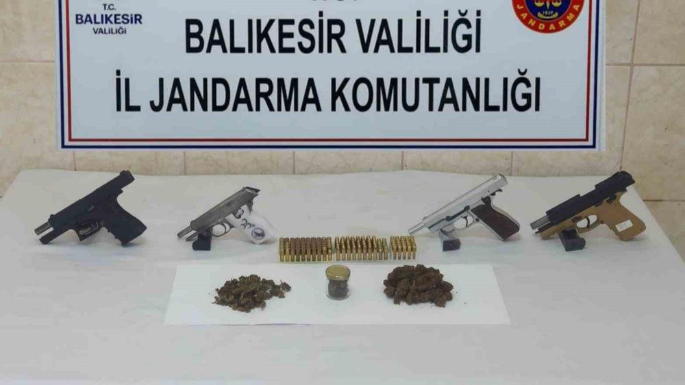 Jandarmadan silah ve mühimmat  operasyonu: 17 gözaltı