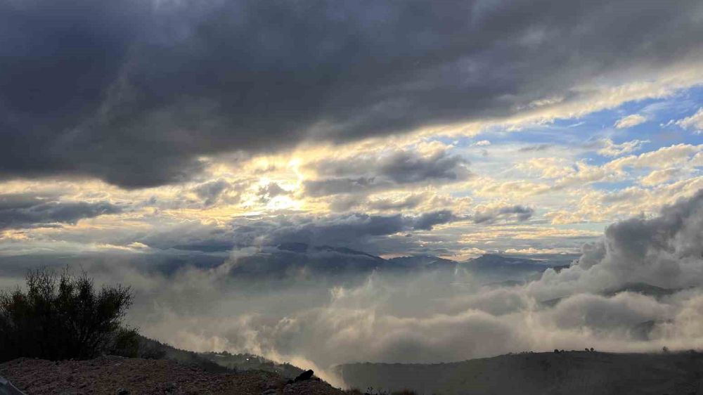 Kahramanmaraş’ta sis bulutları ortaya eşsiz görüntüler çıkardı