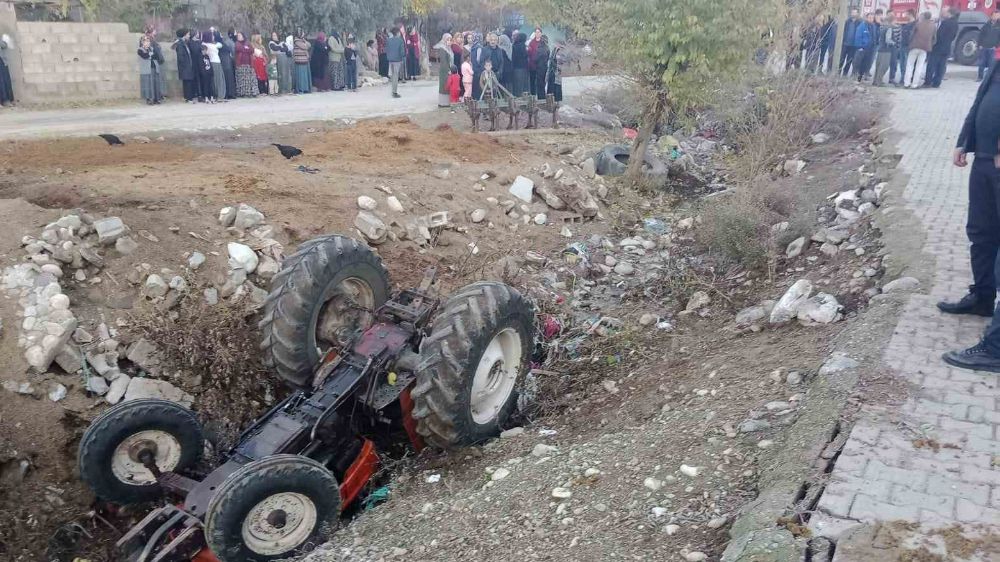 Kahta'da traktör ters döndü: 1'i ağır 2 yaralı