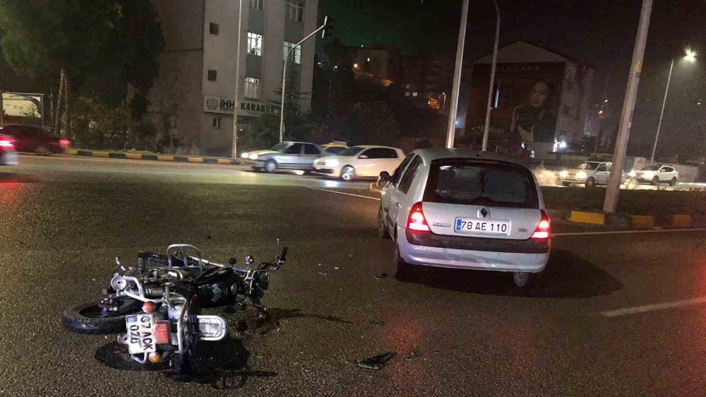 Karabük’te motosikletle otomobilin karıştığı kazada 1 yaralı