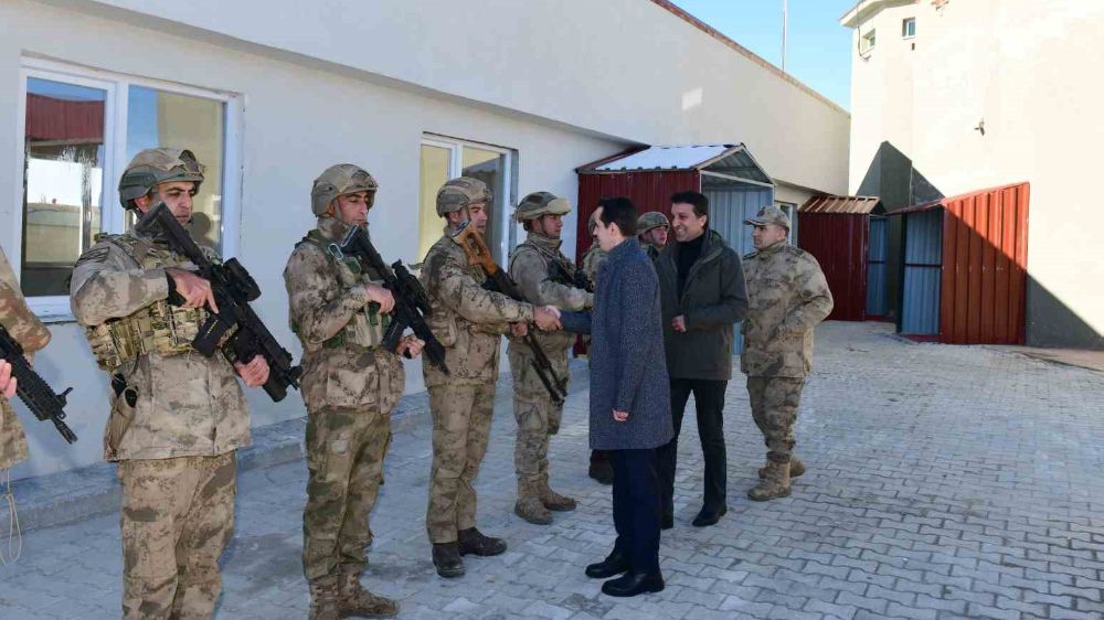 Kaymakam ve Belediye Başkanı'ndan askeriyeye ziyaret 