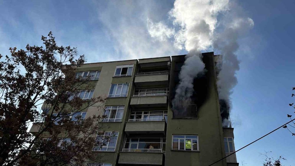 Konya’da 6 katlı binadaki yangın korkuttu