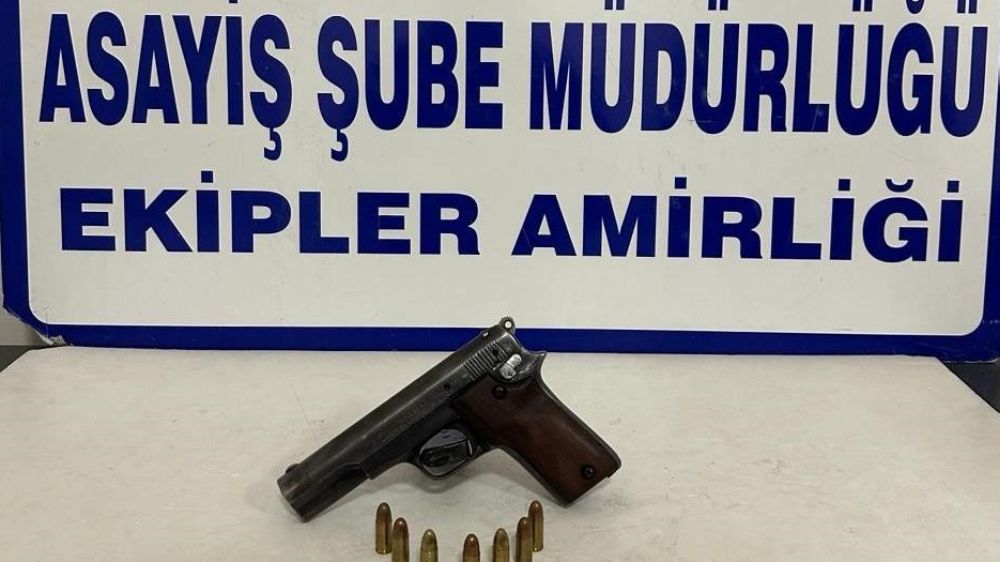 Kütahya’da polis  bir şahsın üzerinde ruhsatsız tabanca buldu