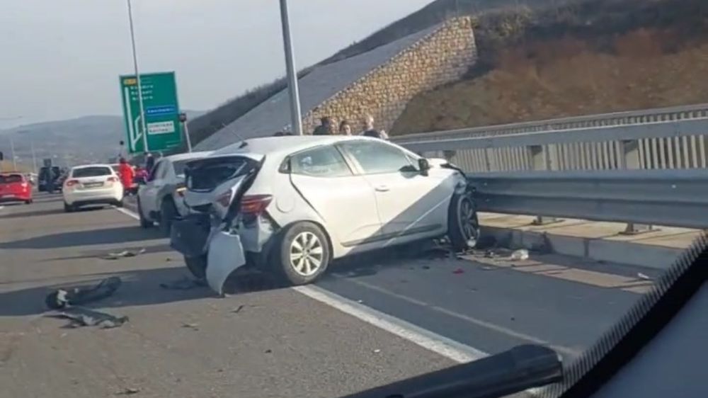 Kuzey Marmara Otoyolu’nda 8 aracın karıştığı kazada 4 kişi yaralandı