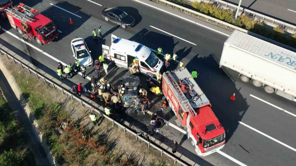 Kuzey Marmara Otoyolu’nda korkunç kaza: 2'si ağır 6 yaralı