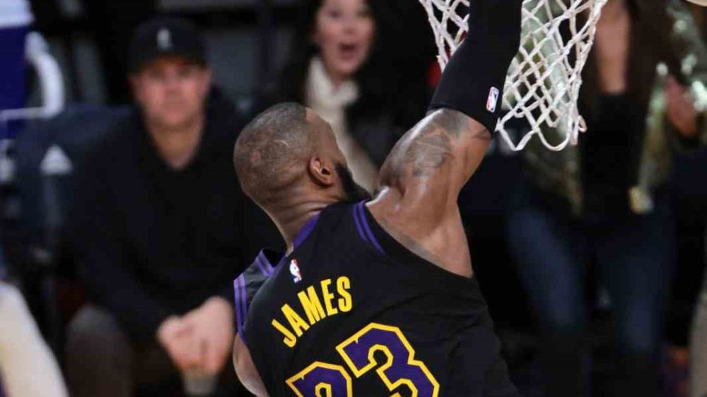 LeBron James’in triple-double performansı Lakers’a yetmedi