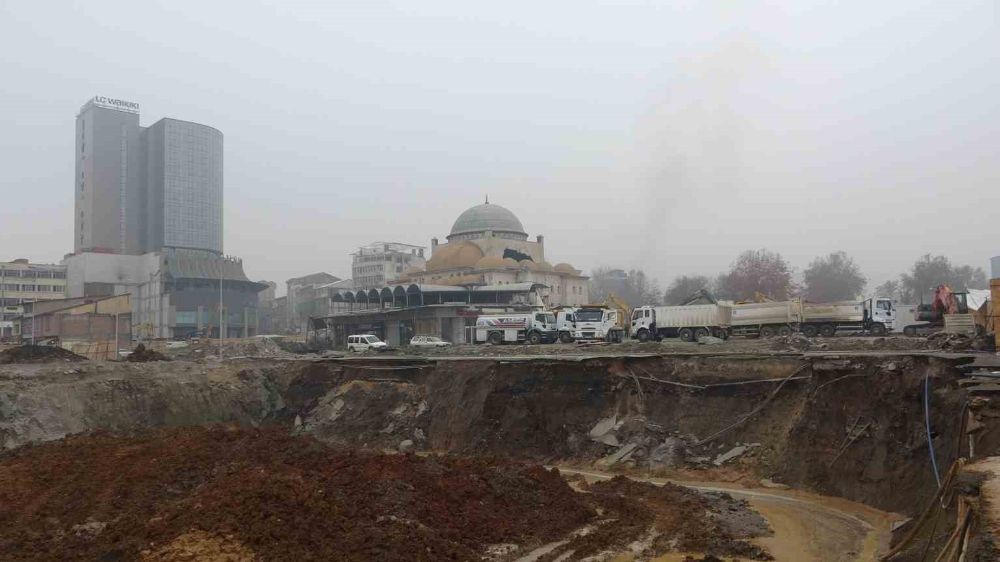 Malatya’nın sembol yapılarından Söğütlü Camii yıkılıyor