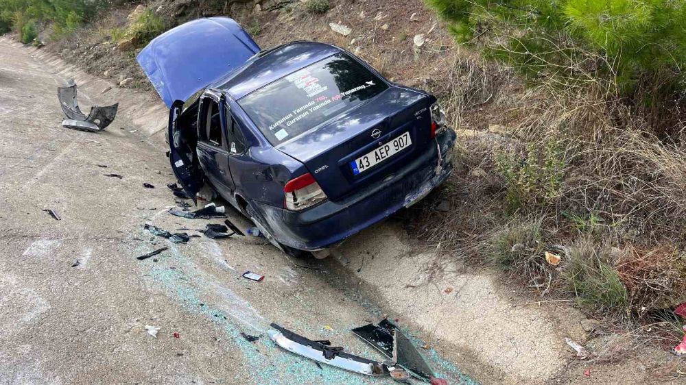 Manavgat'ta Otomobil Kazası: 3 Yaralı