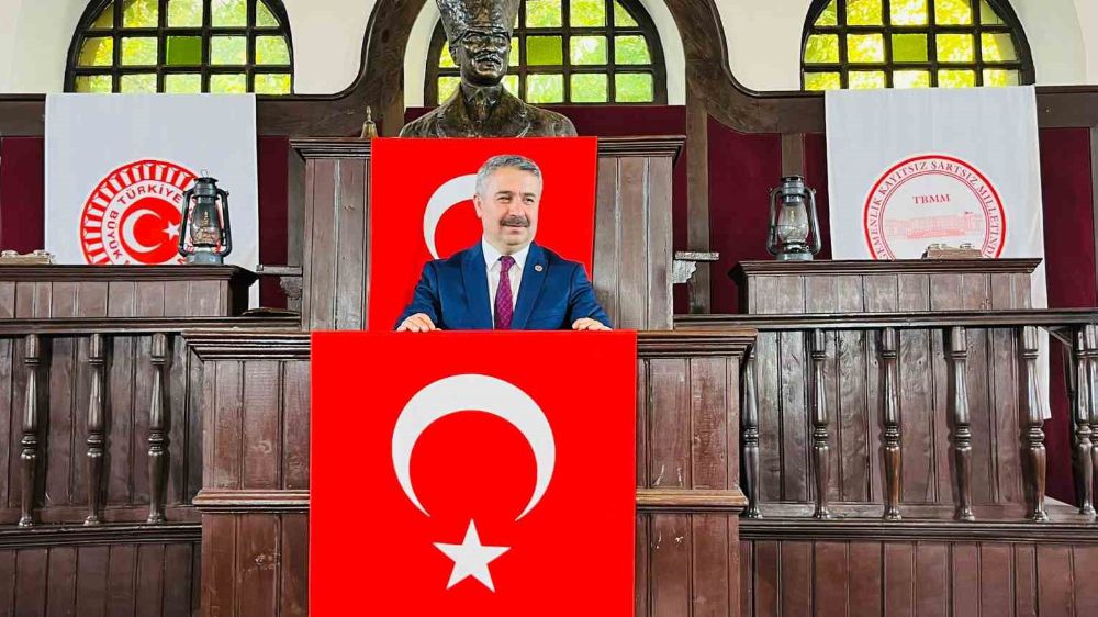 Milletvekili Mustafa Alkayış,10 Aralık İnsan Hakları Günü nedeniyle bir basın açıklaması yaptı.