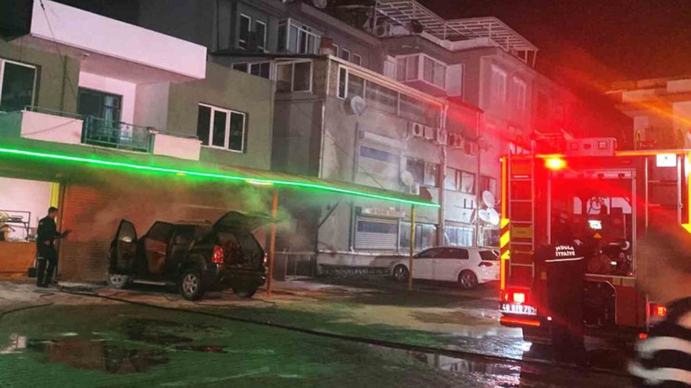 Muğla Marmaris'te İkinci Korkutan Yangın: Ev ve Otoparkta Alevlere Teslim Oldu 