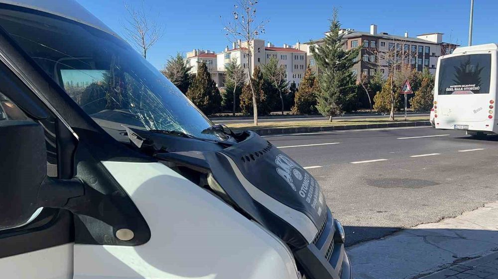 Nevşehir'de Yolun Karşısına Geçen Yayaya Minibüs Çarptı
