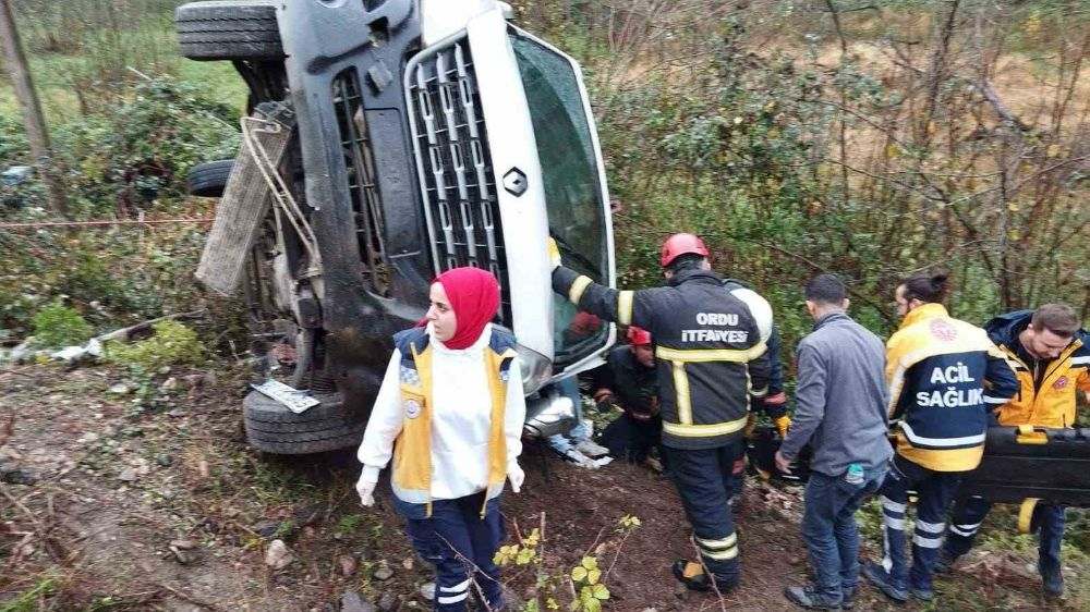 Ordu’da kamyonet şarampole devrildi: 4 kişi yaralandı