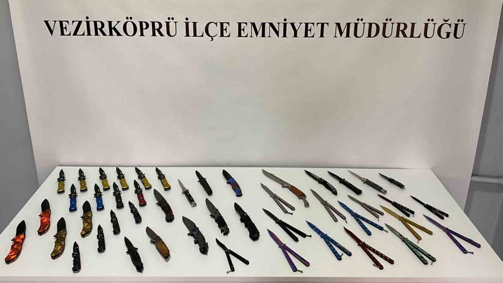 Polisler satışı yasak 46 bıçak ele geçirdi