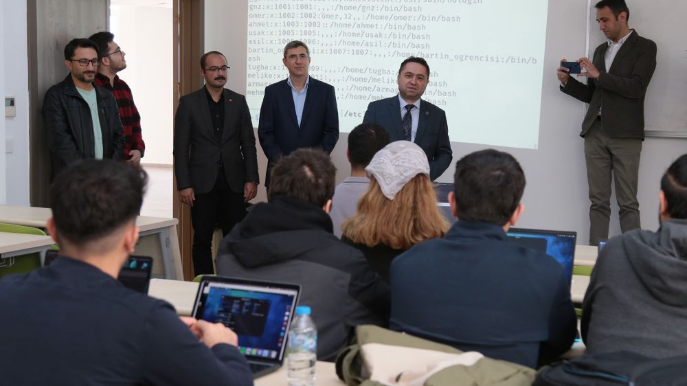 Prof. Dr. Kılıç: “Siber vatanı savunacak gençler yetiştiriyoruz"