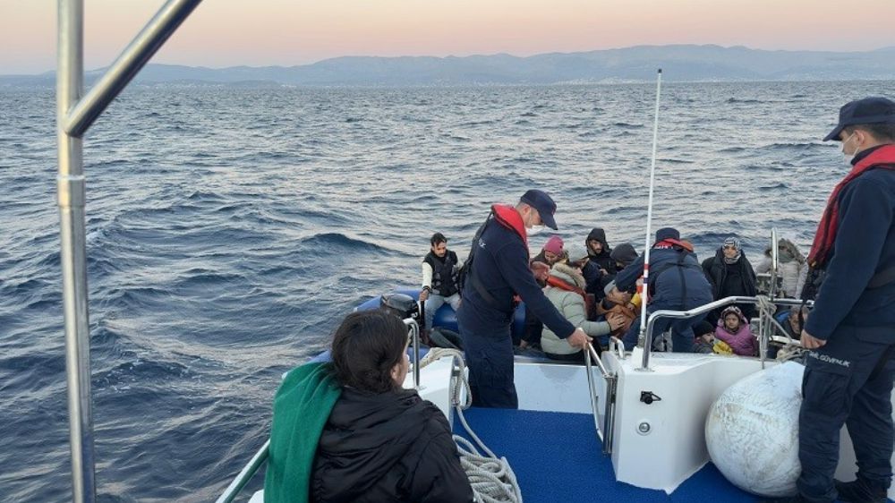 Sahil güvenlik 121 göçmeni kurtardı, 78 göçmeni yakaladı